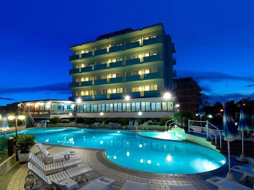 Strand Hotel Colorado 1