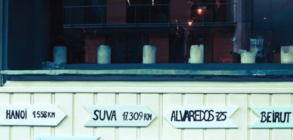 Barri Antic Hostel & Pub 2