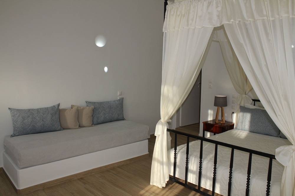 Hotel Thira 2