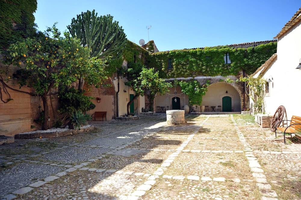 Baglio Siciliamo Country House 1