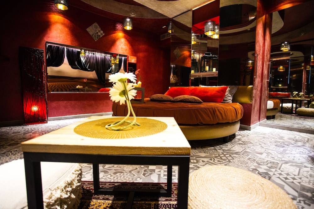 Silk Motel 1