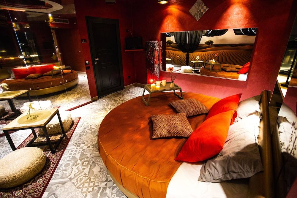 Silk Motel 2