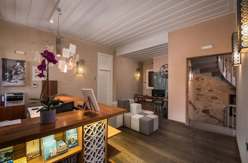 Ambassadors Residence Boutique Hotel 2
