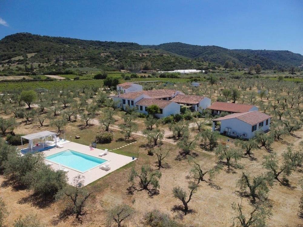 Tenuta Don Ballore Country Resort 1