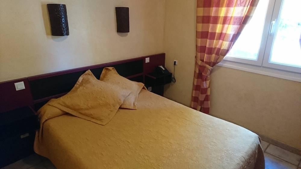 Hotel Les Cavalets 2