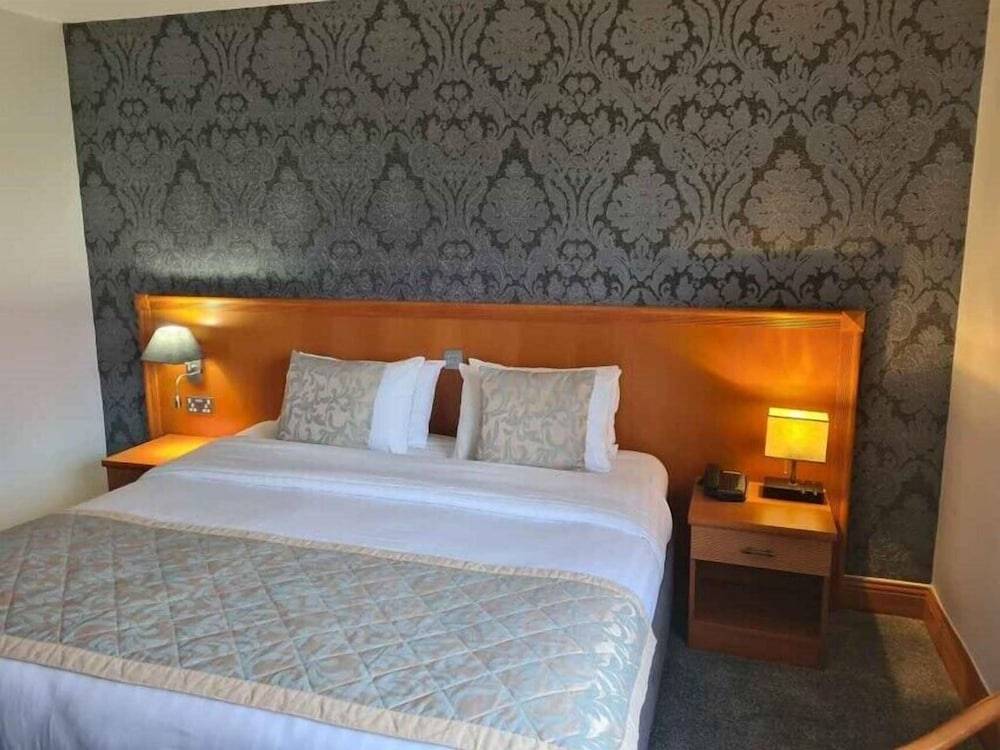 Leitrim Marina Hotel 2