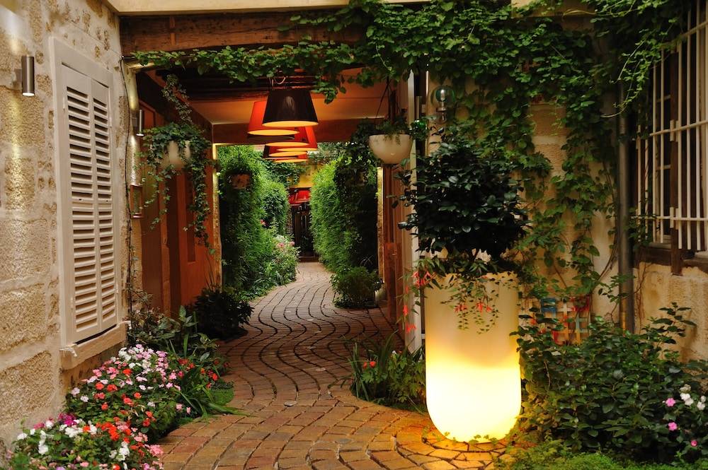 Les Patios du Marais 1 1