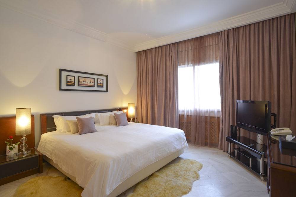 The Penthouse Suites Hotel 2