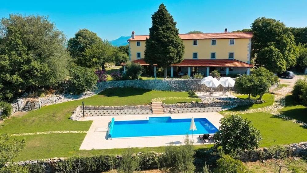 Villa Calussovo 1