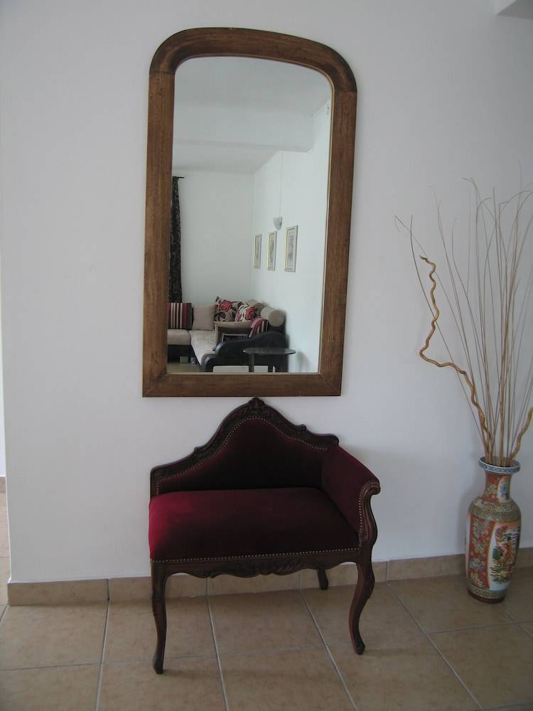 Villa Osumare Rootsy Beach front Guest House B&B 2