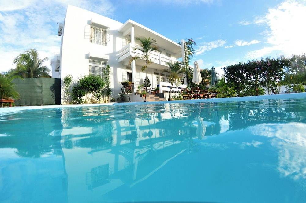 Villa Osumare Rootsy Beach front Guest House B&B 1