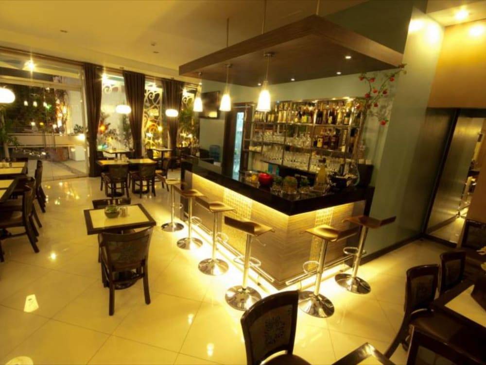 Townhouse OAK Metro Manila Near Osmena Highway PNR Pasay formerly Avitel Hotel 2
