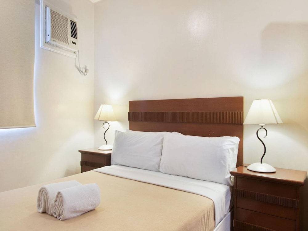 Townhouse OAK Metro Manila Near Osmena Highway PNR Pasay formerly Avitel Hotel 1