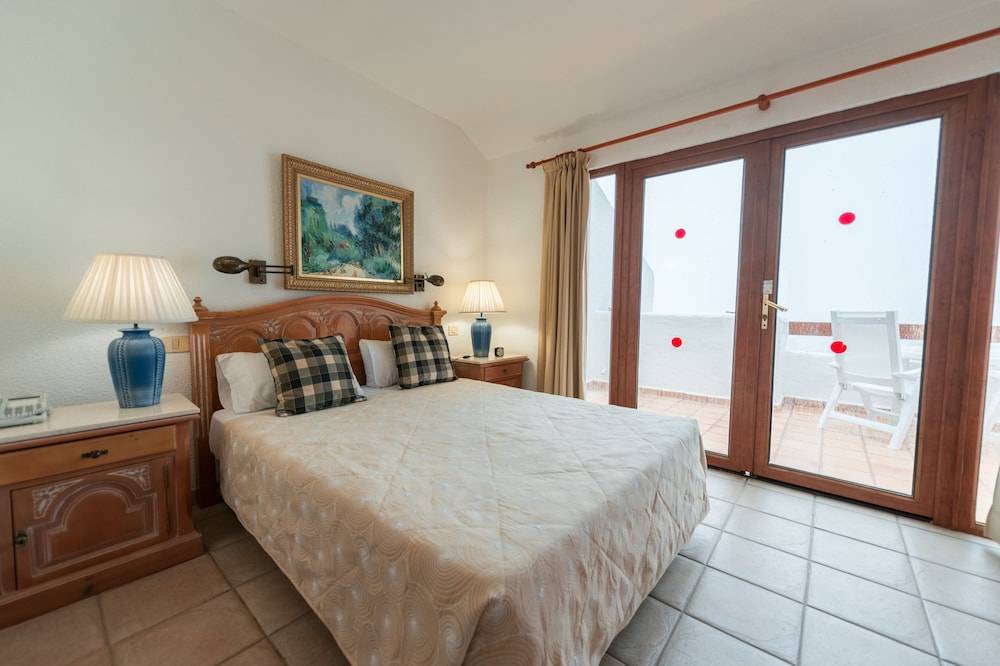 Ona Beverly Hills Suites 2
