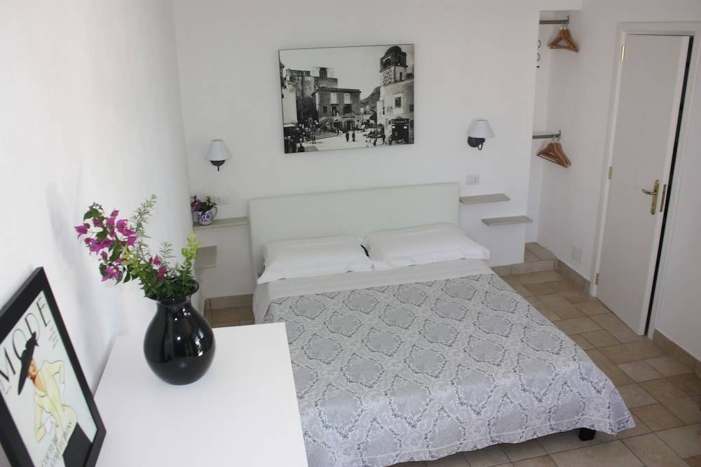 Casetta Minghitto Relaxing rooms in Capri 1