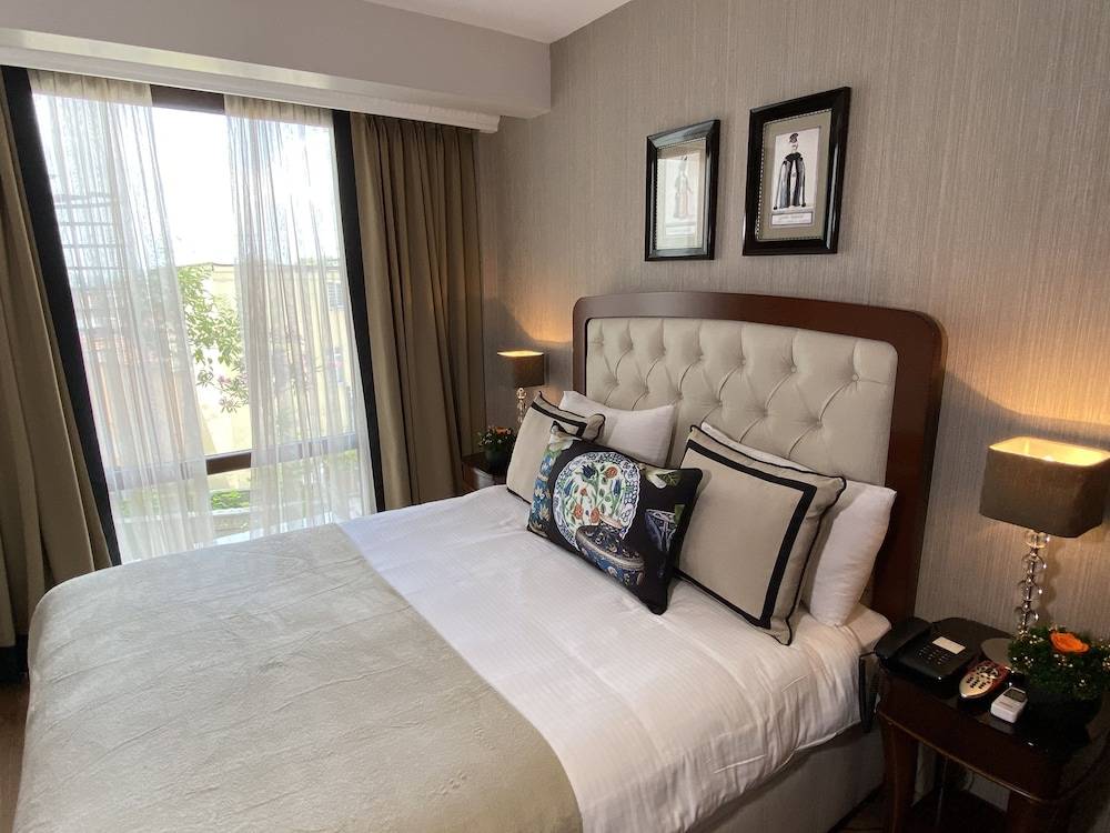 Four Doors Hotel 1