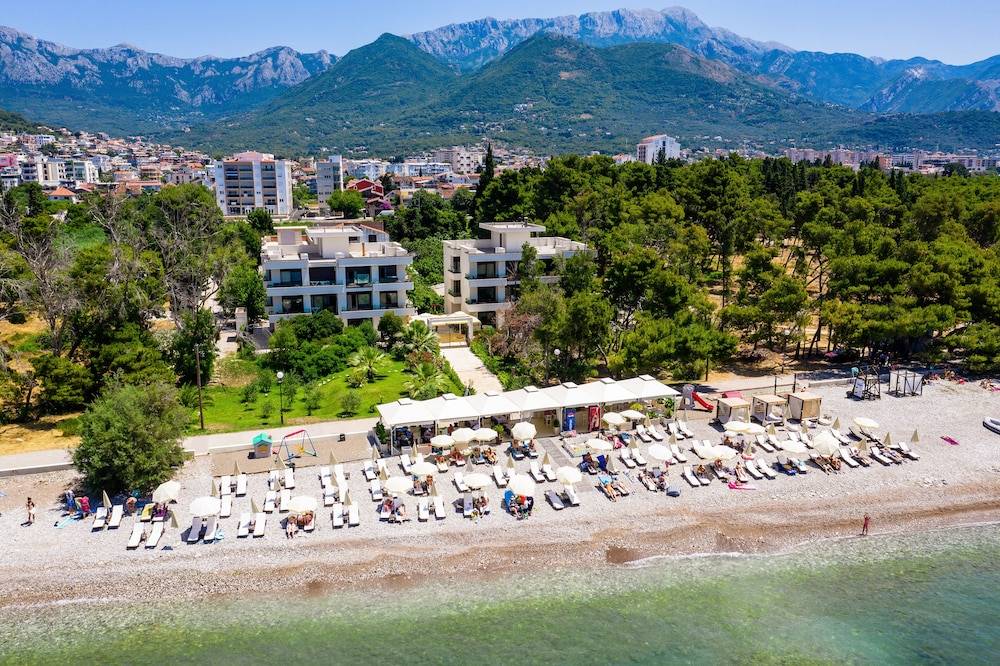 Apartments Kuce Lekovica Beach & snack bar- Bistro 1
