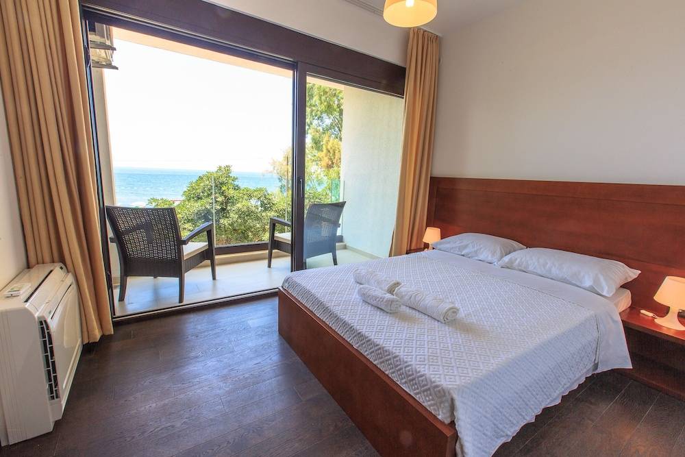 Apartments Kuce Lekovica Beach & snack bar- Bistro 2