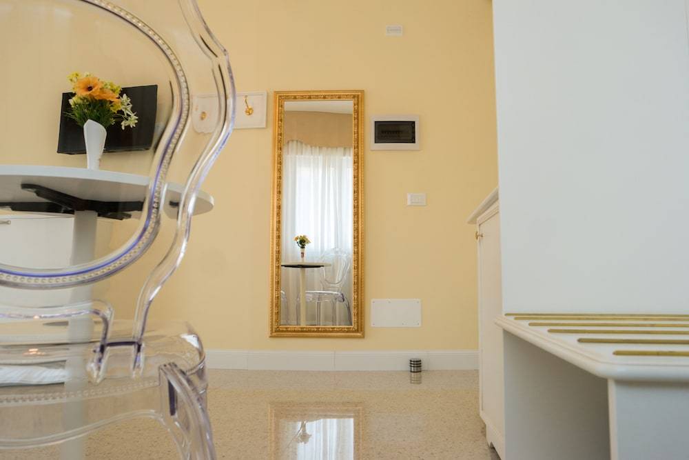 Guest House Train Station Venice - Atika & Atif 2