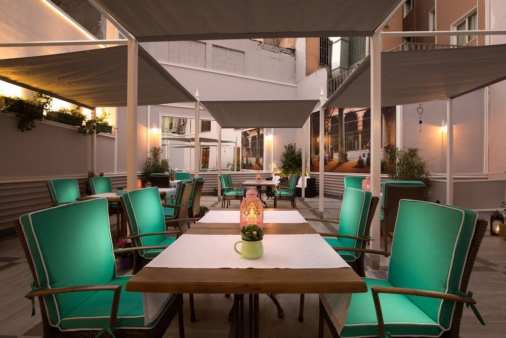 Lalahan Hotel 1