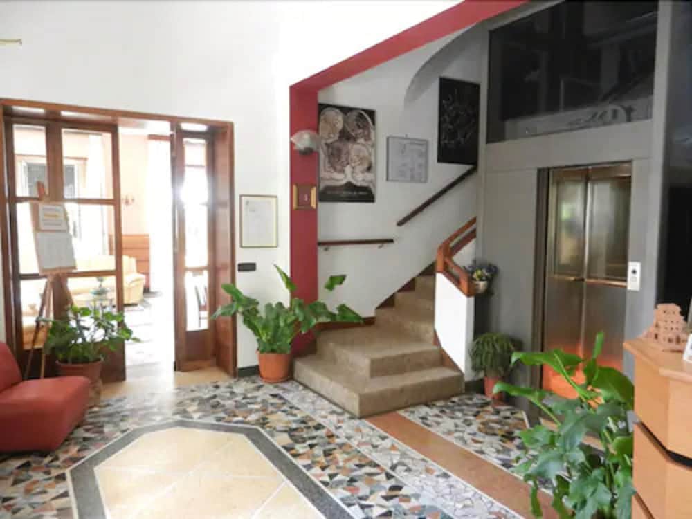 Hotel Paradiso 2