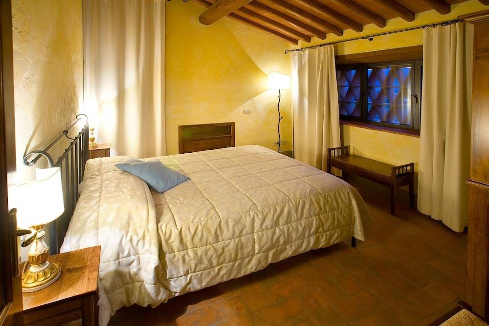 Castello Di Meleto 2