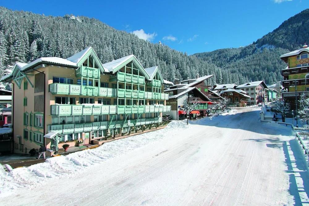 Hotel Dolomiti Schloss 1