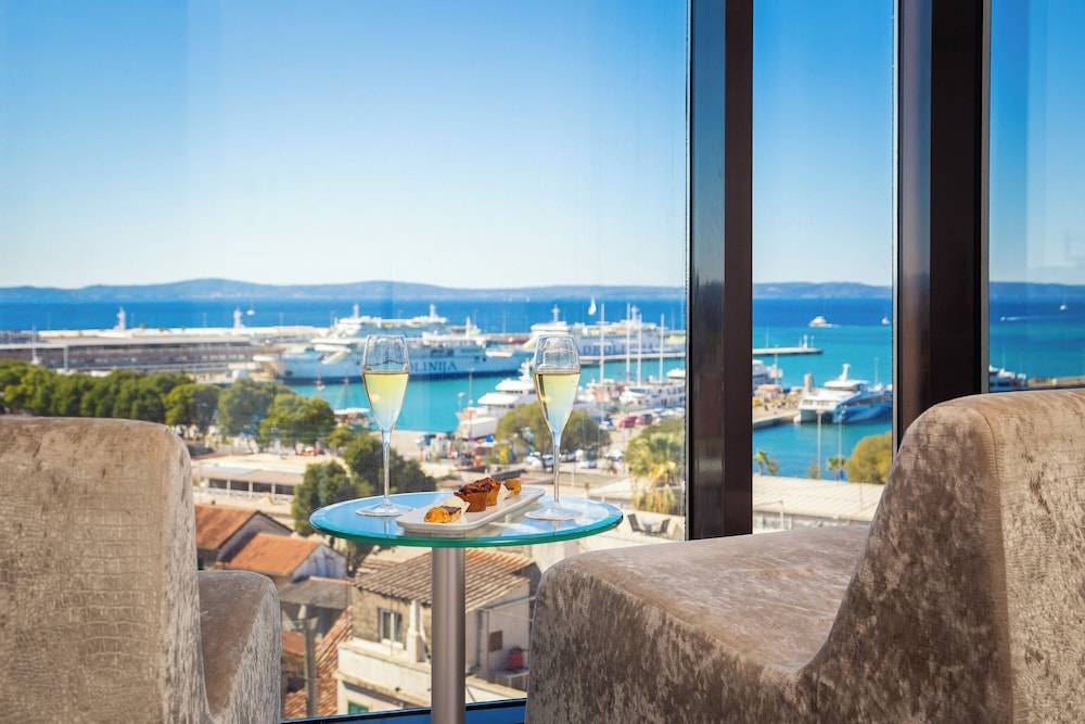 Hotel Luxe 1