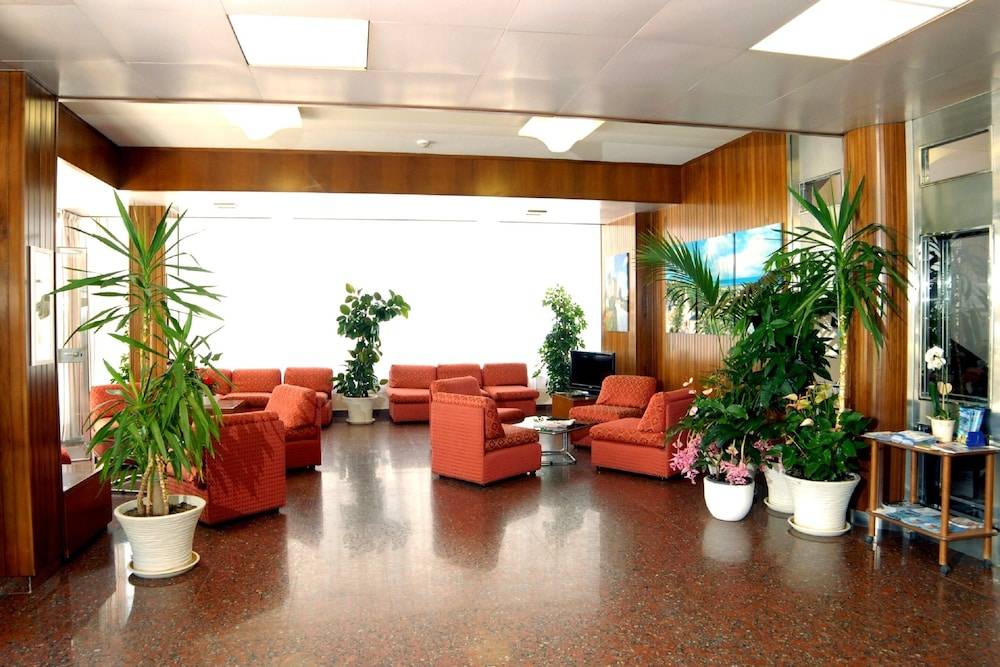 Hotel President 2