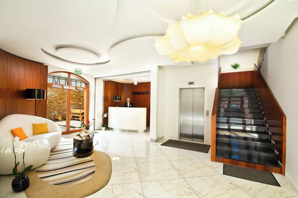 Hotel Fahrenheit 1