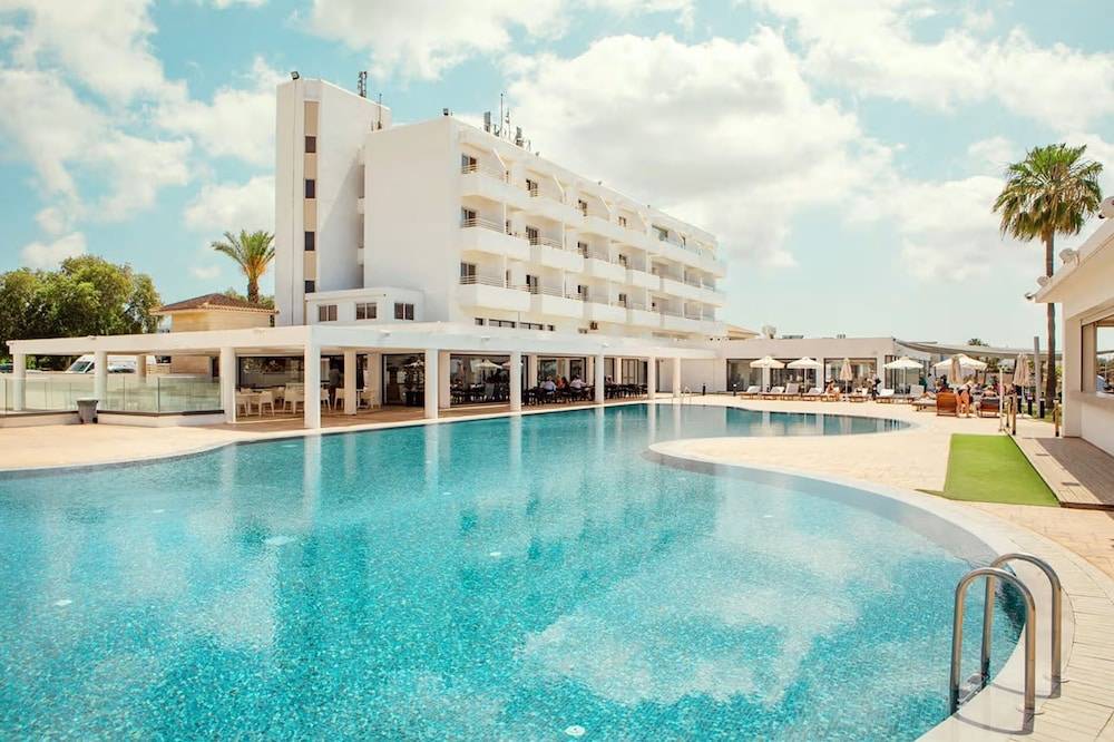 Piere Anne Beach Hotel 1