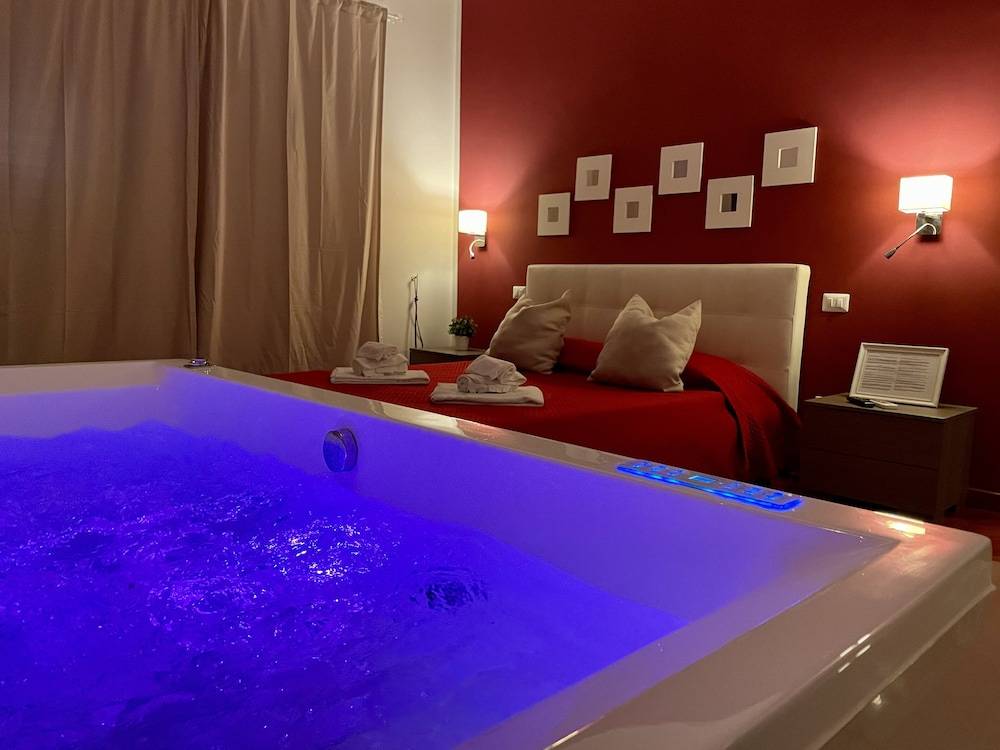 Le Coq Suites 1