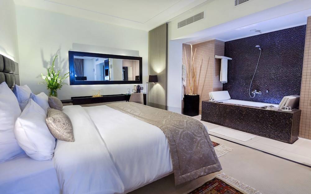 Business Hotel 1