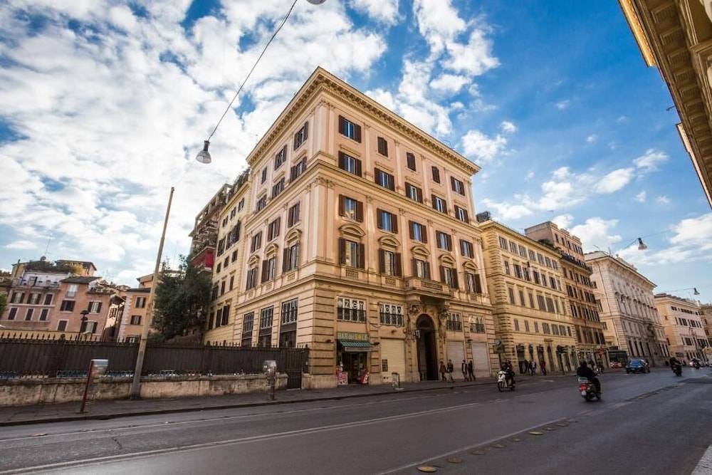 The Club Navona 1