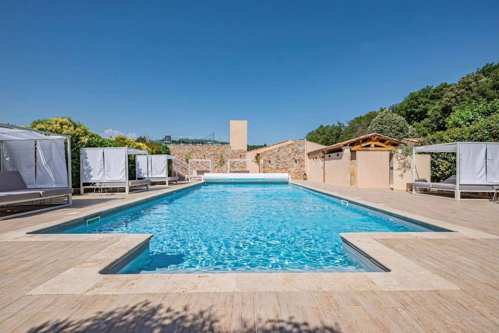 Domaine Ribiera, Hotel 5 Etoiles, SPA & Golf - Forcalquier 1