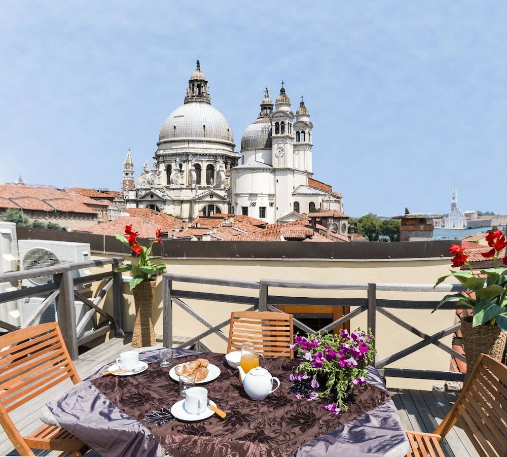 Dorsoduro Charme Apartments by Wonderful Italy 1