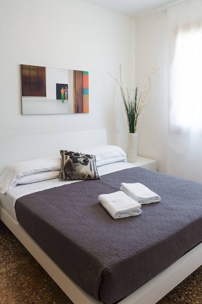 Dorsoduro Charme Apartments by Wonderful Italy 2