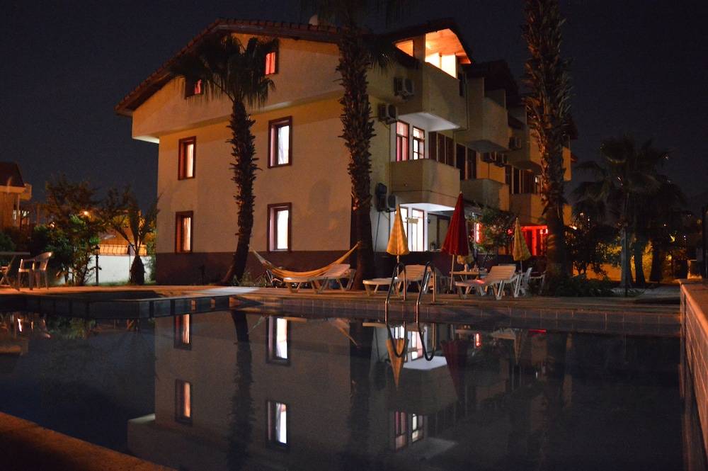 Erasmus Apart Hotel 1