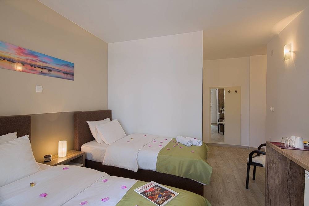 Le Marc Guest house 2