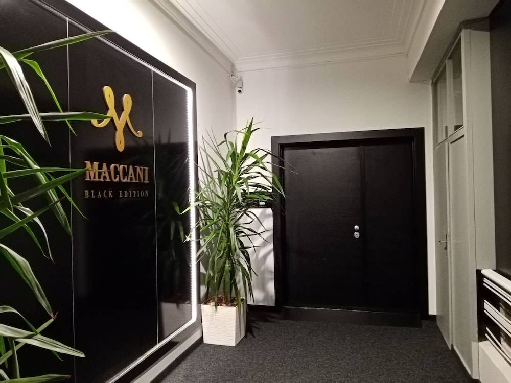 Maccani Black Luxury Suites 2