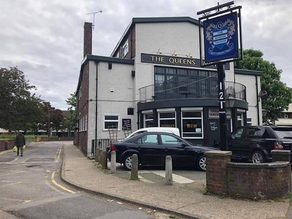 The Queens Hostel 1