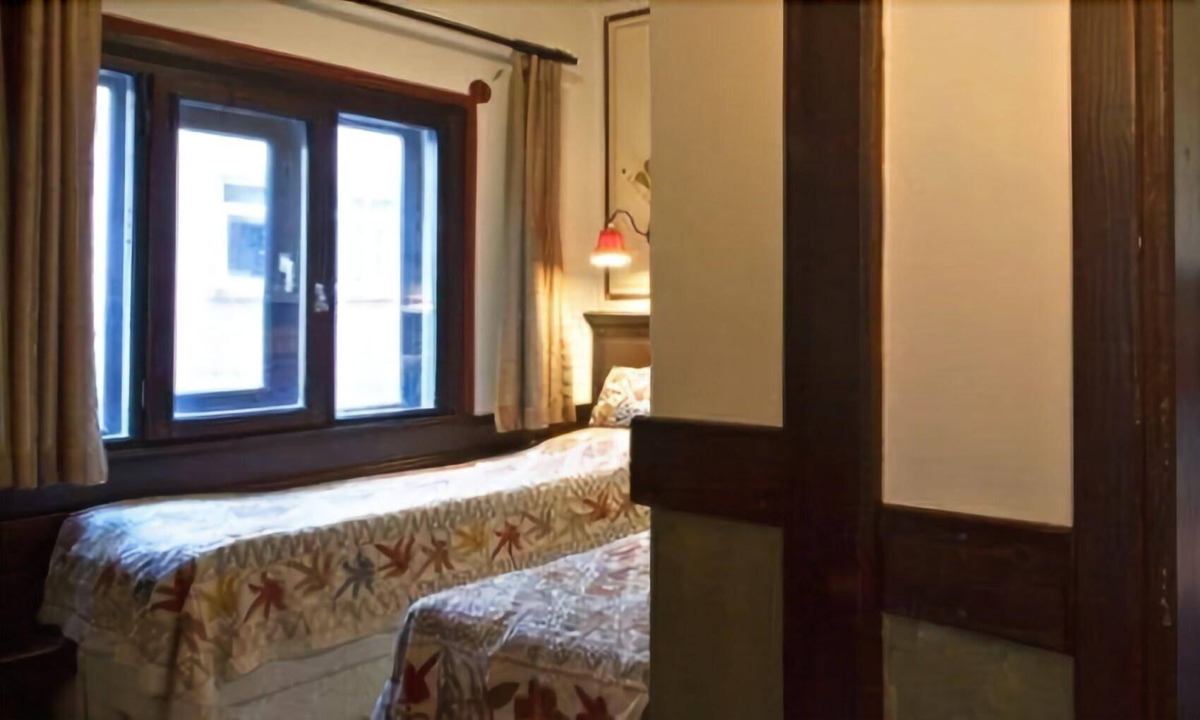 Hotel Empress Zoe 1
