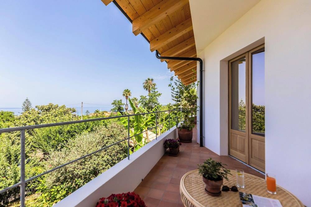 HibiscusUno Tropea Residence 1