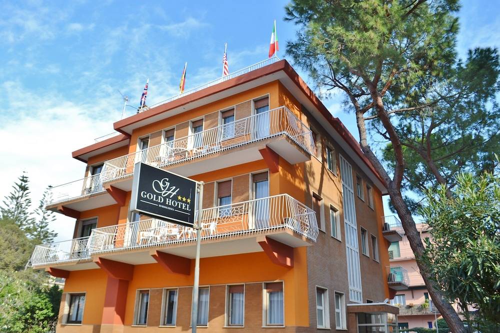 Gold Hotel 1