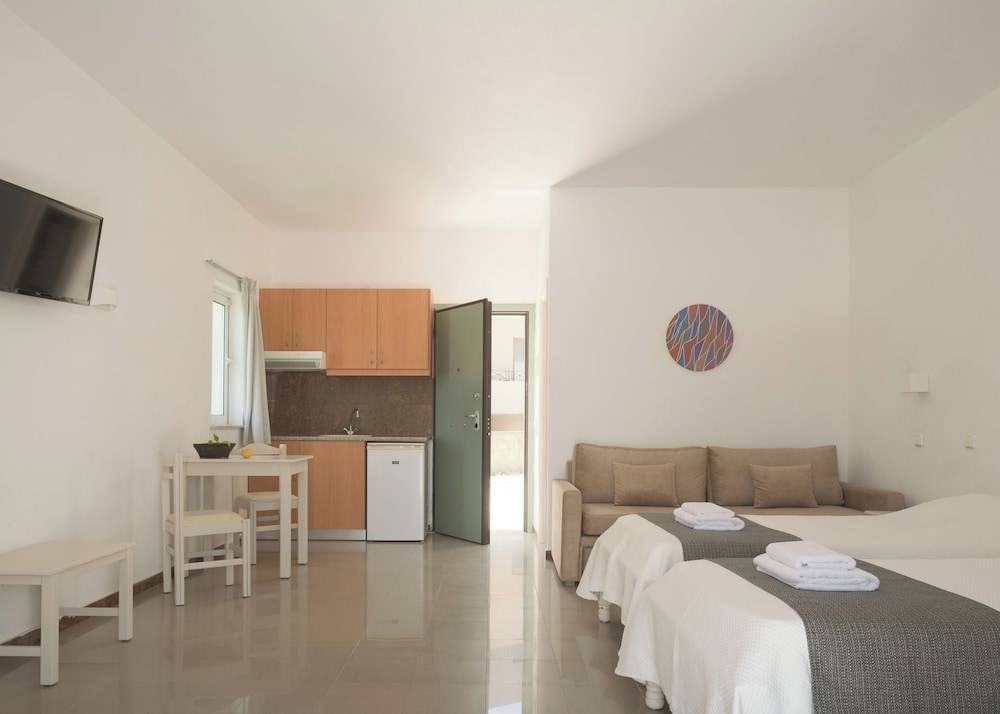 Reina Apartments 2
