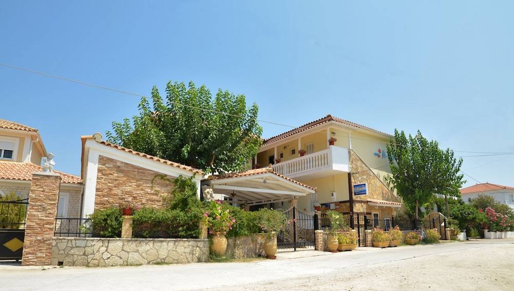 Ni-Mar Studios & Apartments 1