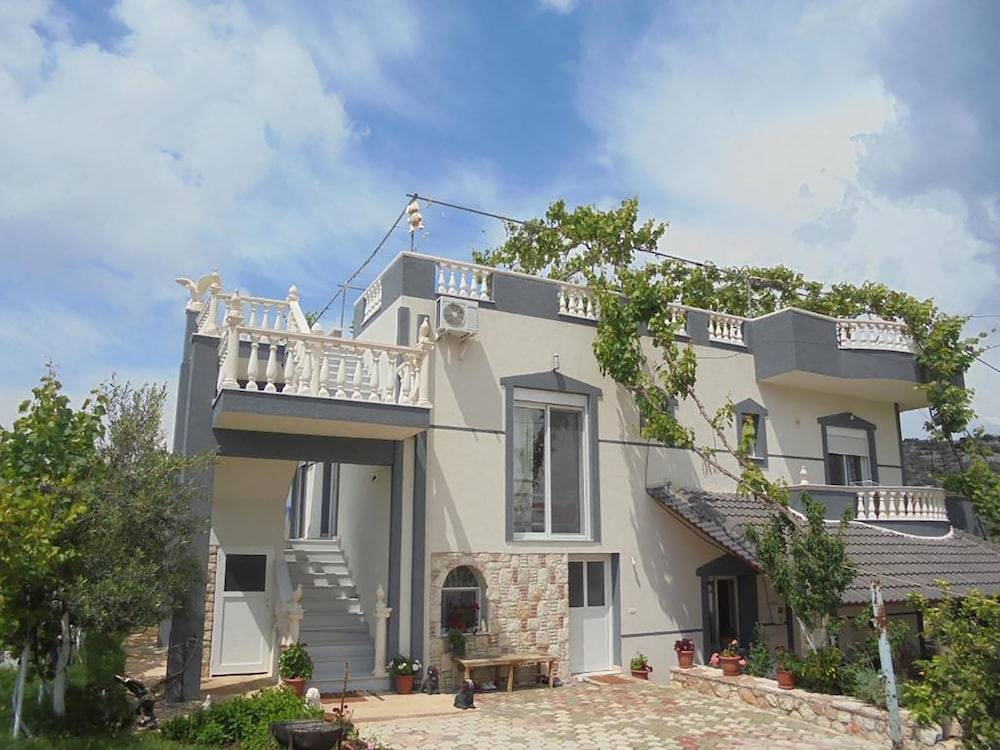 Vila Viktori 1