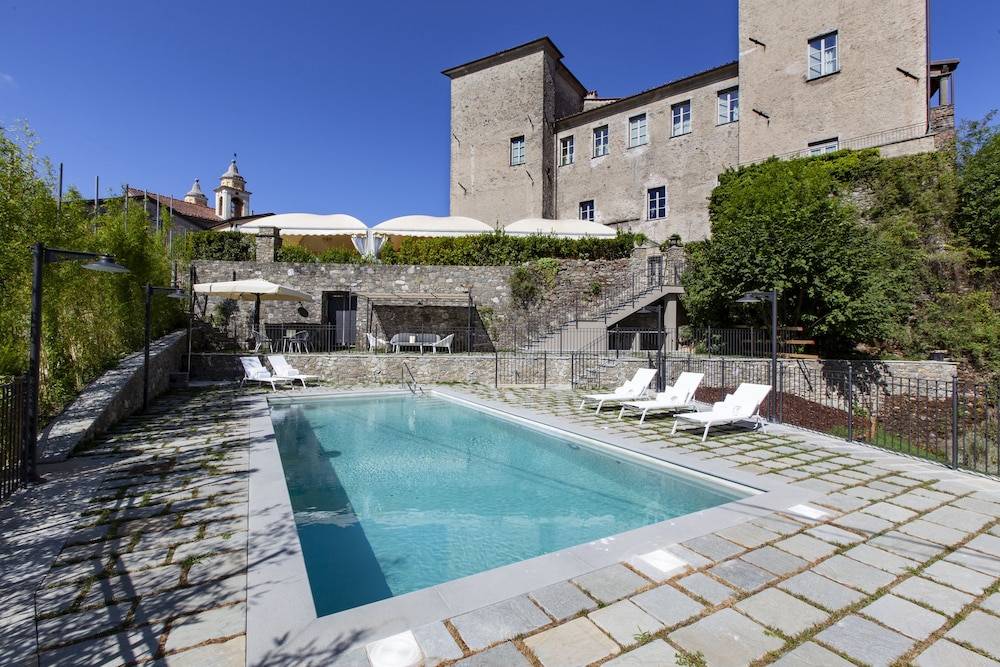 Castello di Pontebosio Luxury Resort 1