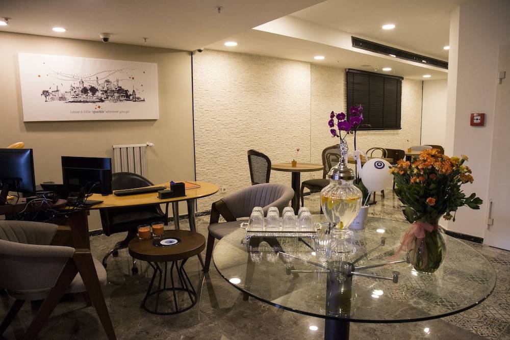Sparkle Hotel 2