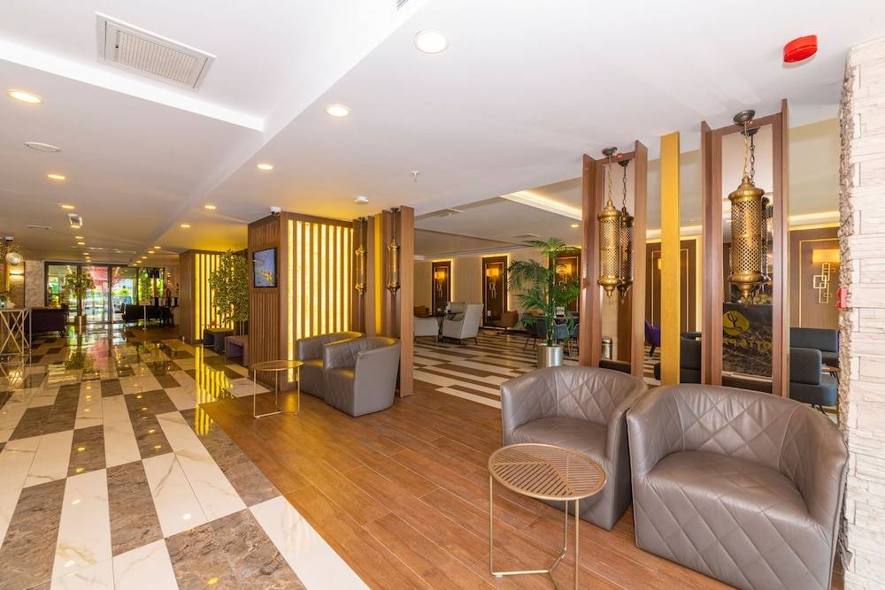 Land Park Hotel 2